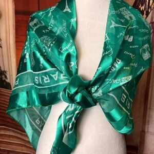 Green Paris France 🇫🇷 Themed Scarf, excellent condition 💚💚💚💚